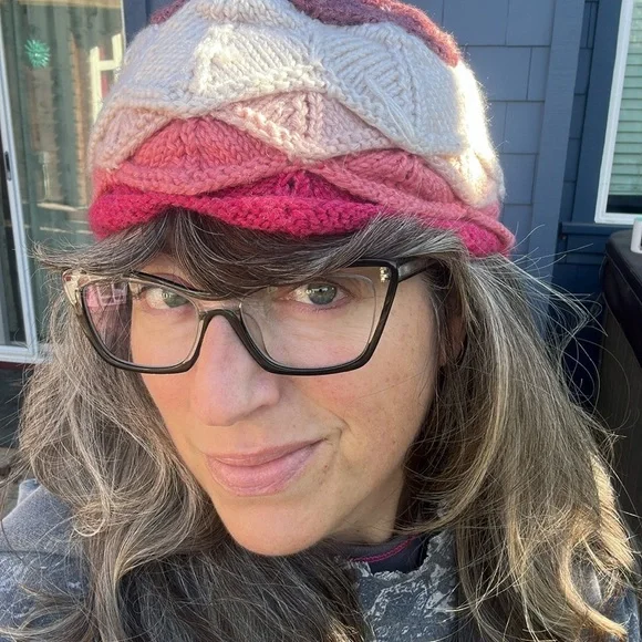 🤎💖🤍Gorgeous, handmade flower, beanie, hat, pink cream, and brown - Picture 8 of 8
